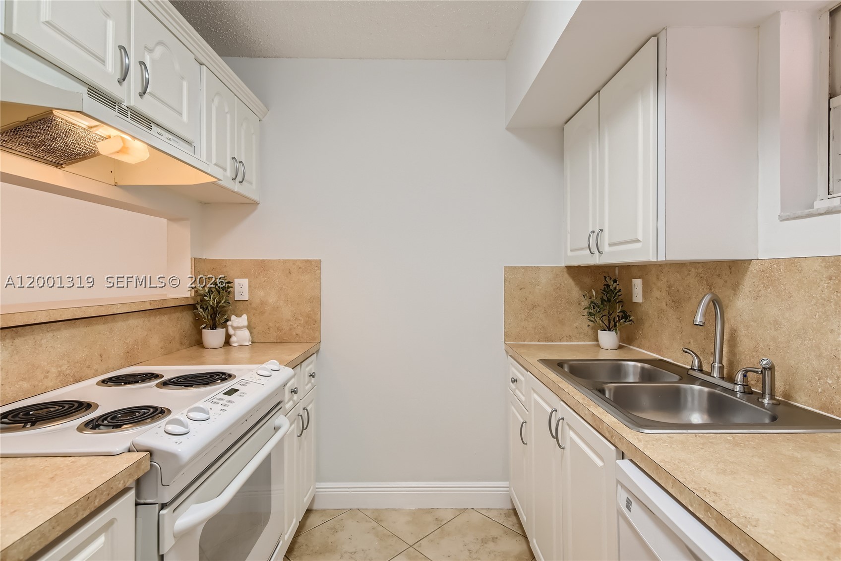 29 Santillane Ave 2 Property Photo 7