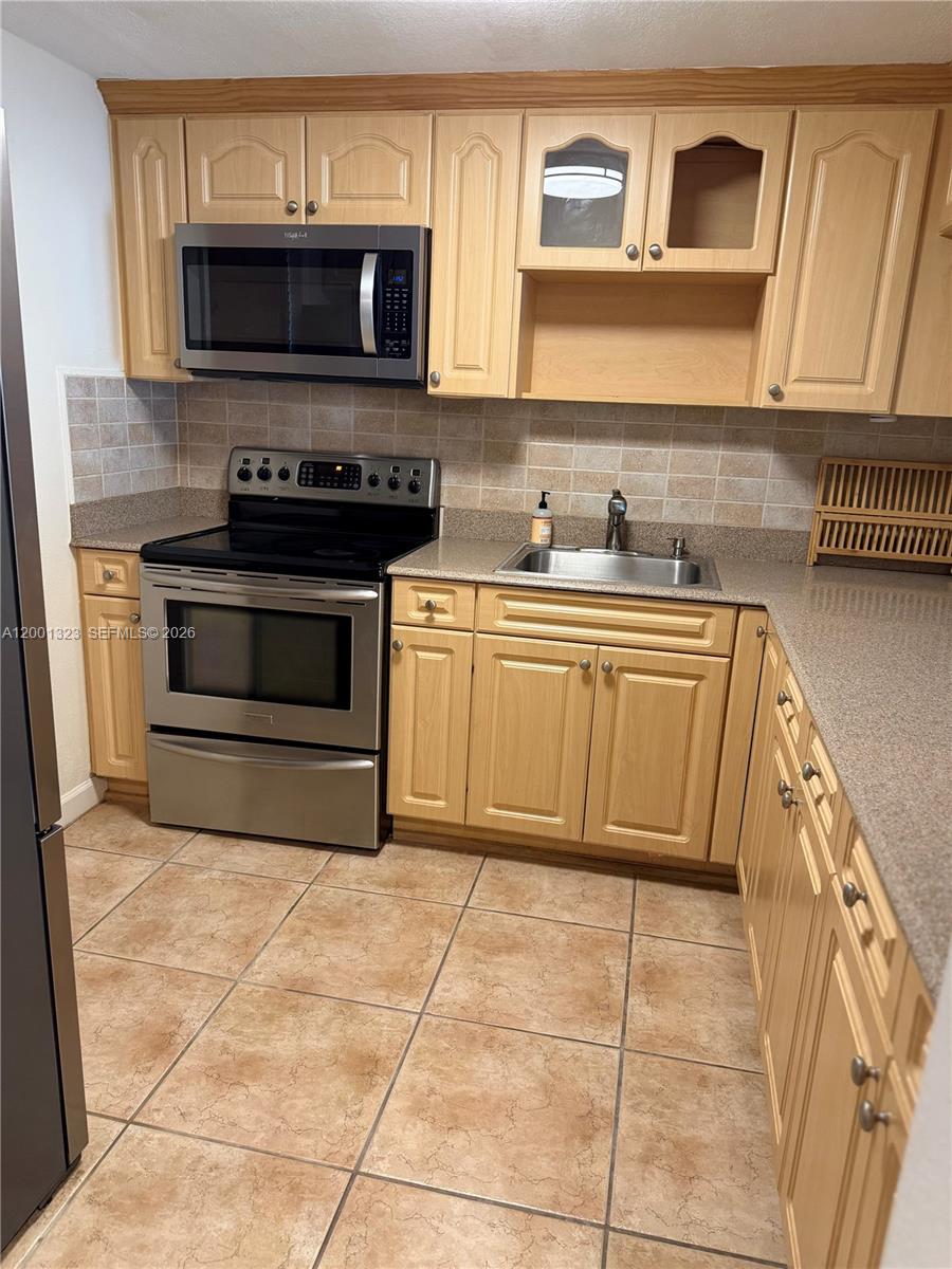 100 Edgewater Dr 127 Property Photo 5