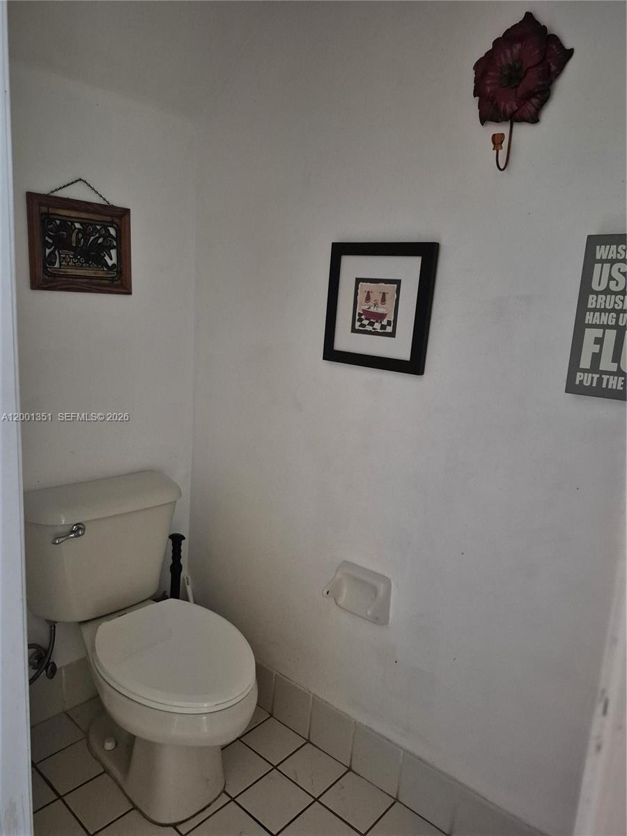 921 Ne 42nd Pl Property Photo 8