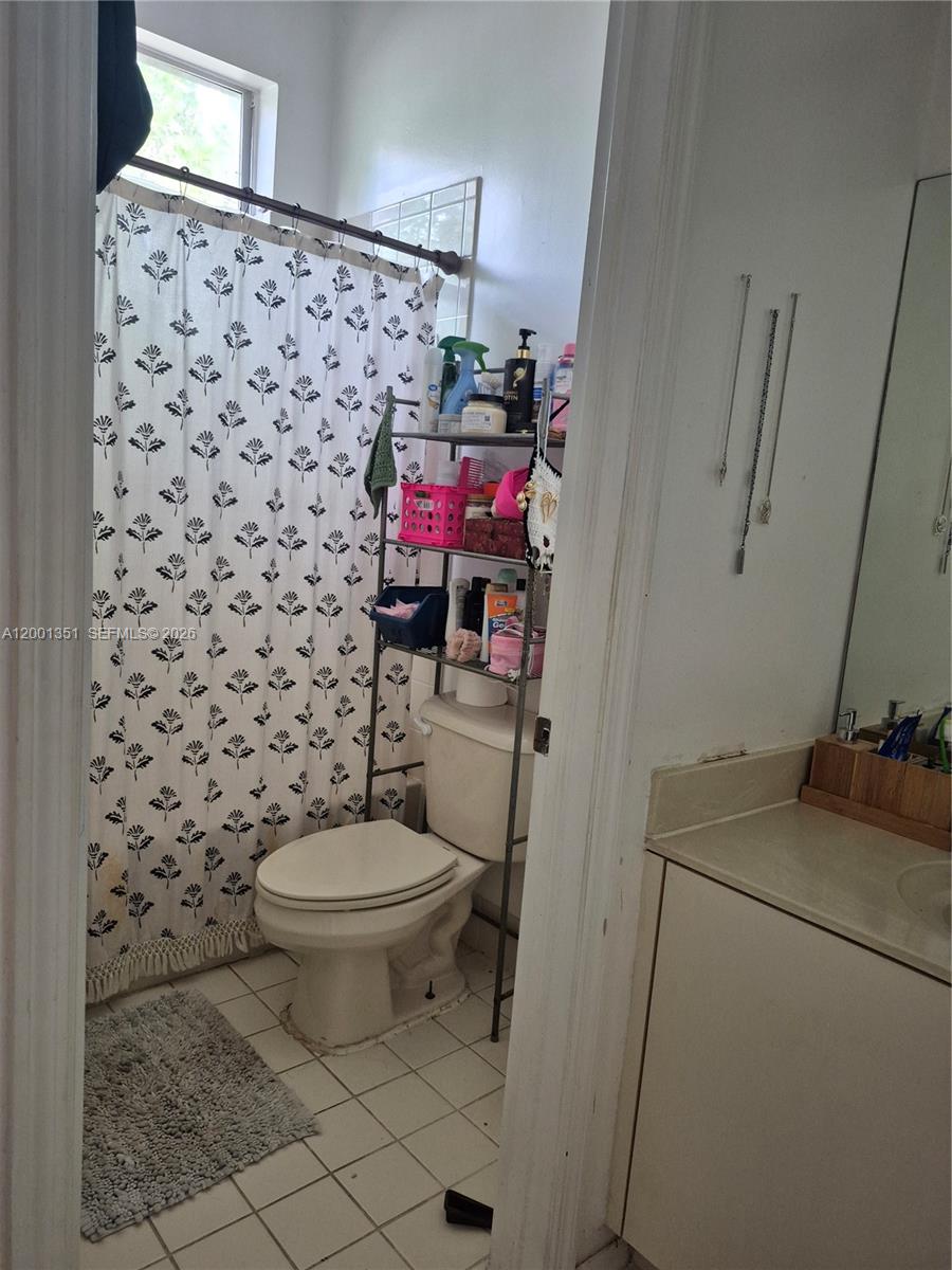 921 Ne 42nd Pl Property Photo 13