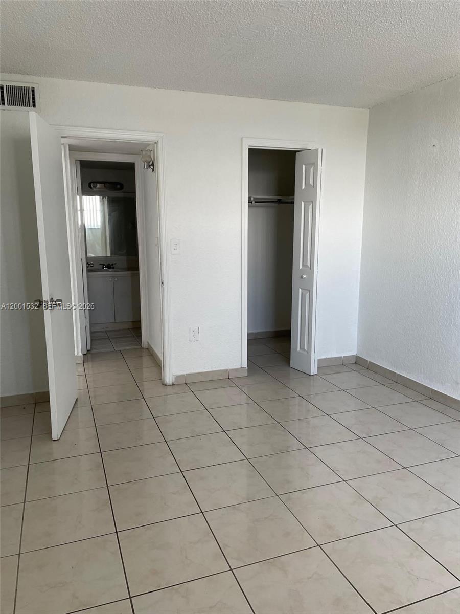666 W 81st St 407 Property Photo 6