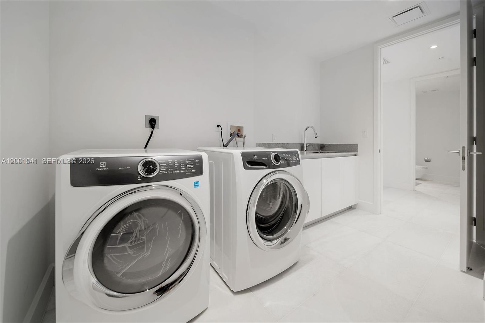 700 Ne 26 Ter 3602 Property Photo 52