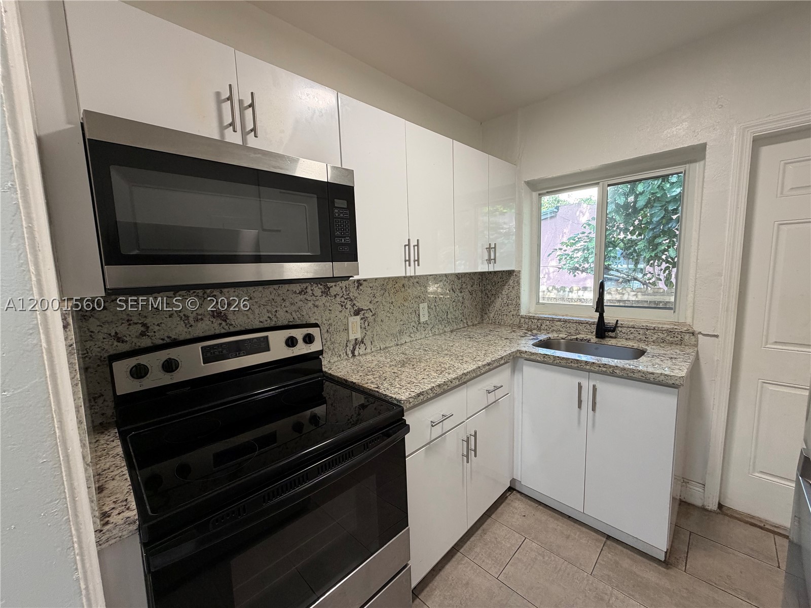 7712 Ne 1st Ct - Property Photo 5