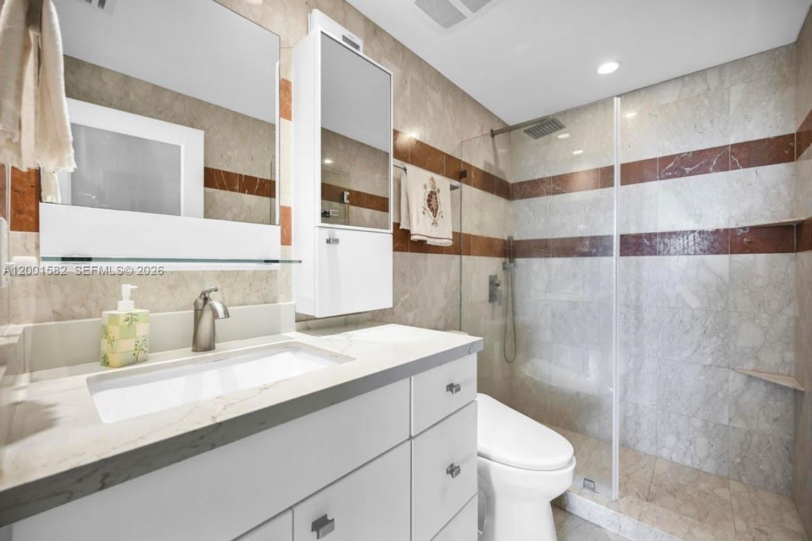 5601 Collins Ave 903 Property Photo 13