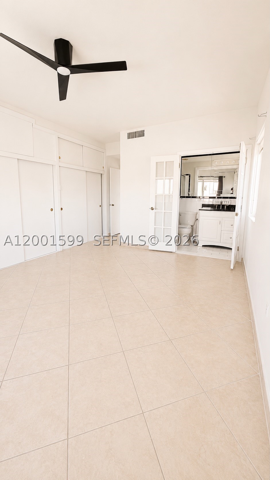1880 S Treasure Dr 3a Property Photo 10