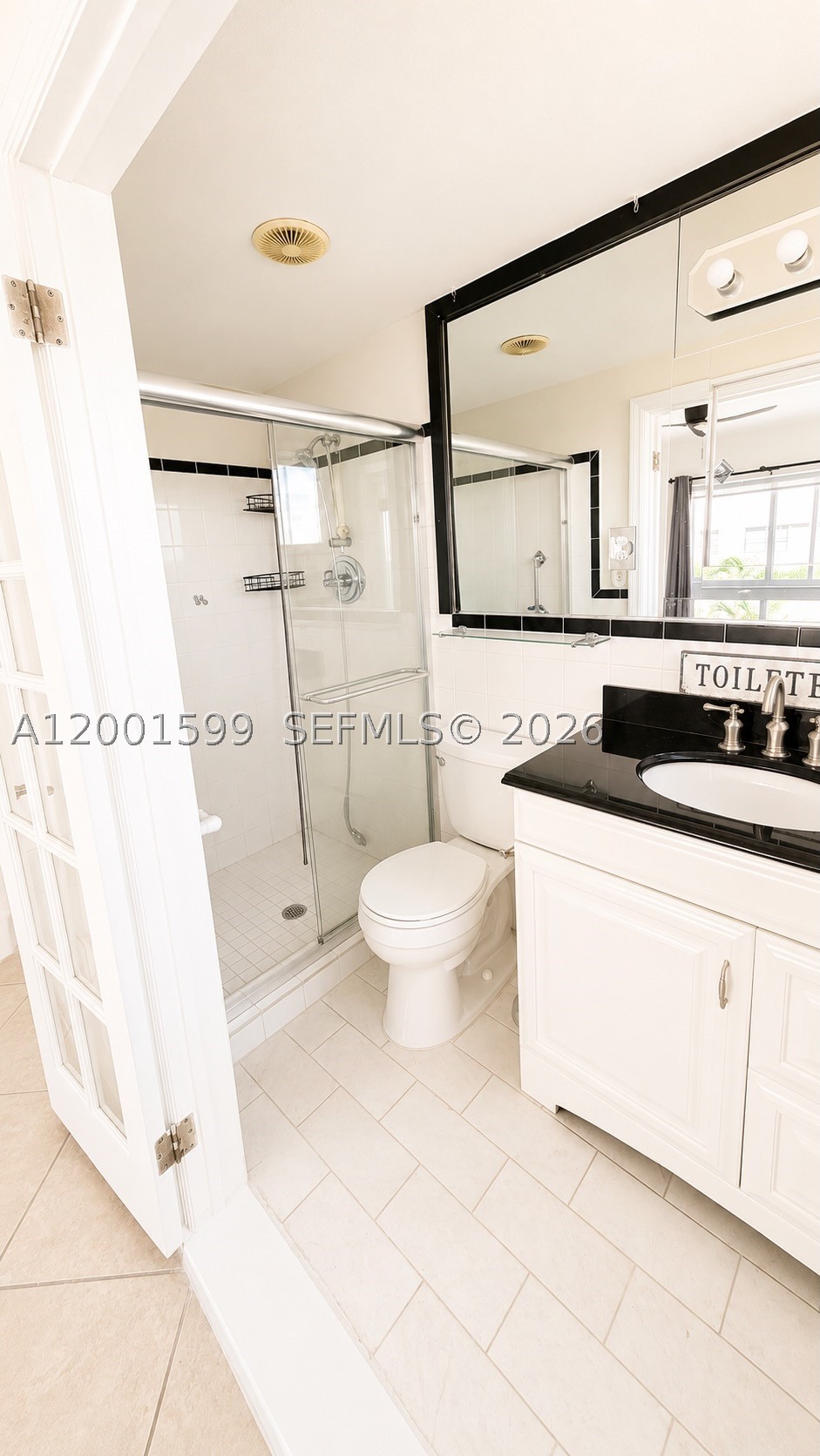 1880 S Treasure Dr 3a Property Photo 11