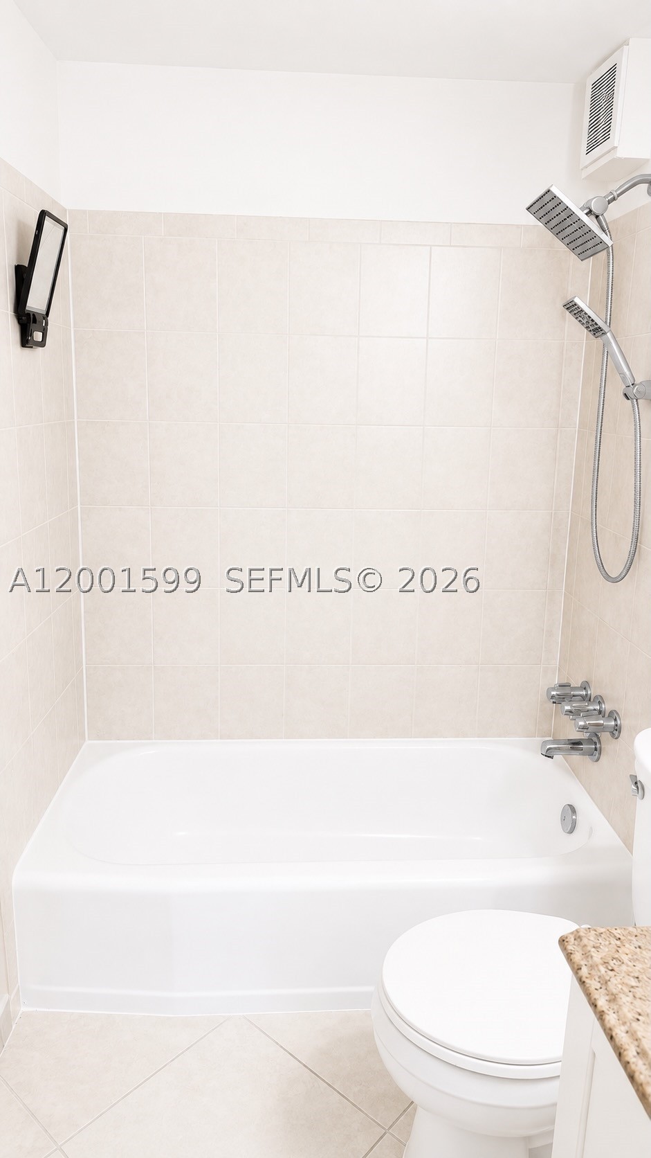 1880 S Treasure Dr 3a Property Photo 15