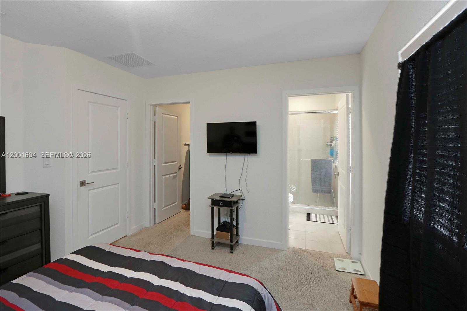 2432 Se 10th Ct . Property Photo 20