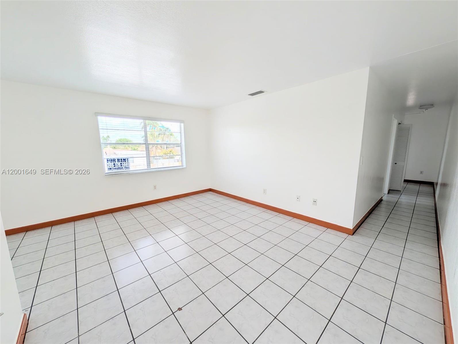 1551 Ne 8th St #8 Property Photo 2