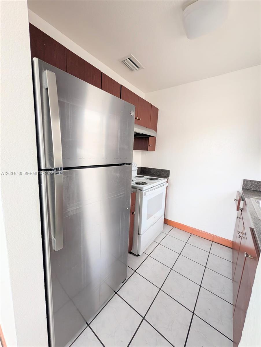 1551 Ne 8th St #8 Property Photo 3
