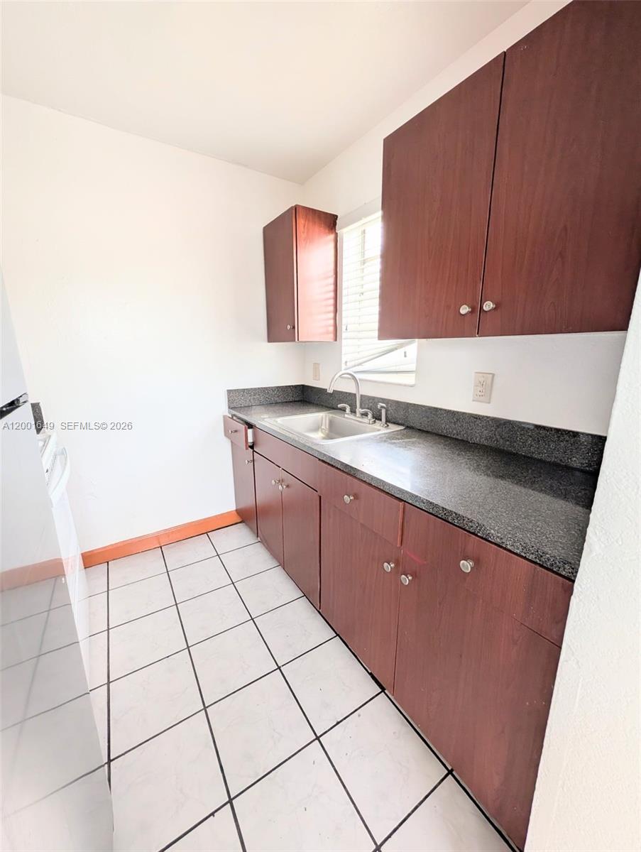 1551 Ne 8th St #8 Property Photo 4