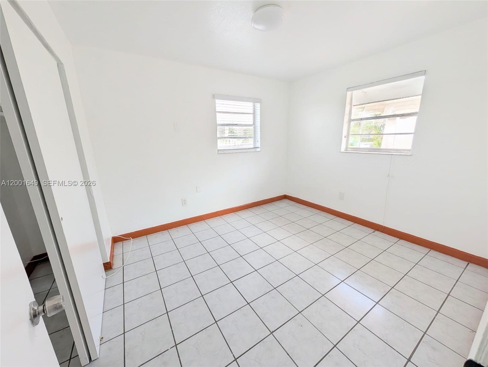 1551 Ne 8th St #8 Property Photo 5