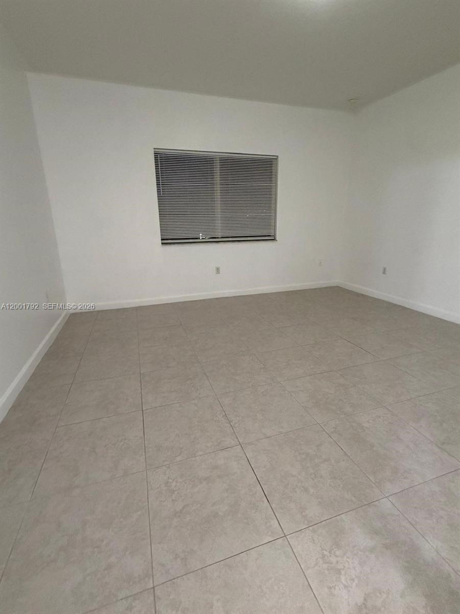 1300 Ne 109th St 404 Property Photo 10