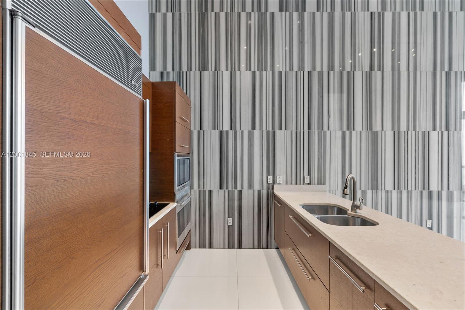 475 Brickell Ave 2812 Property Photo 2