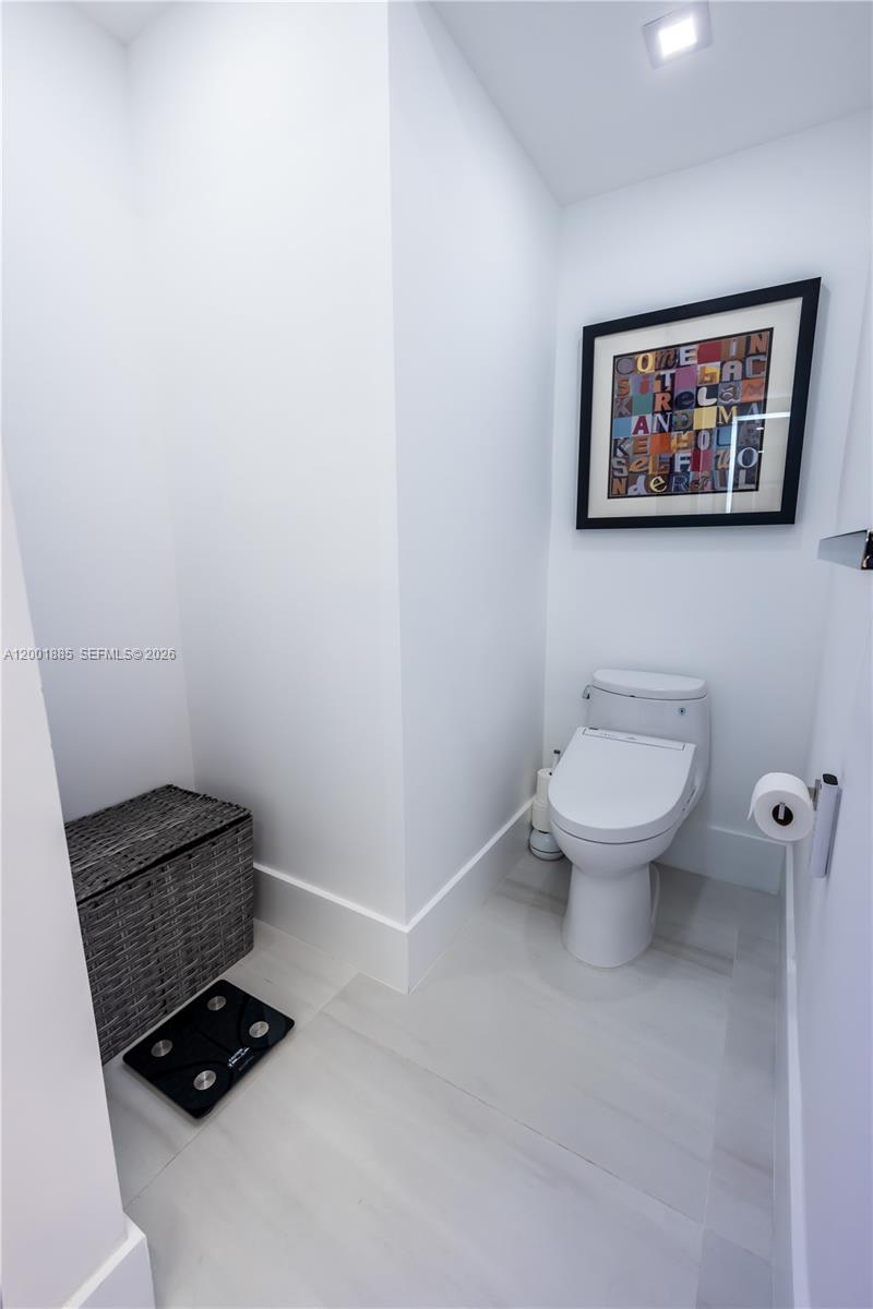 3600 Mystic Pointe Dr 114 Property Photo 13