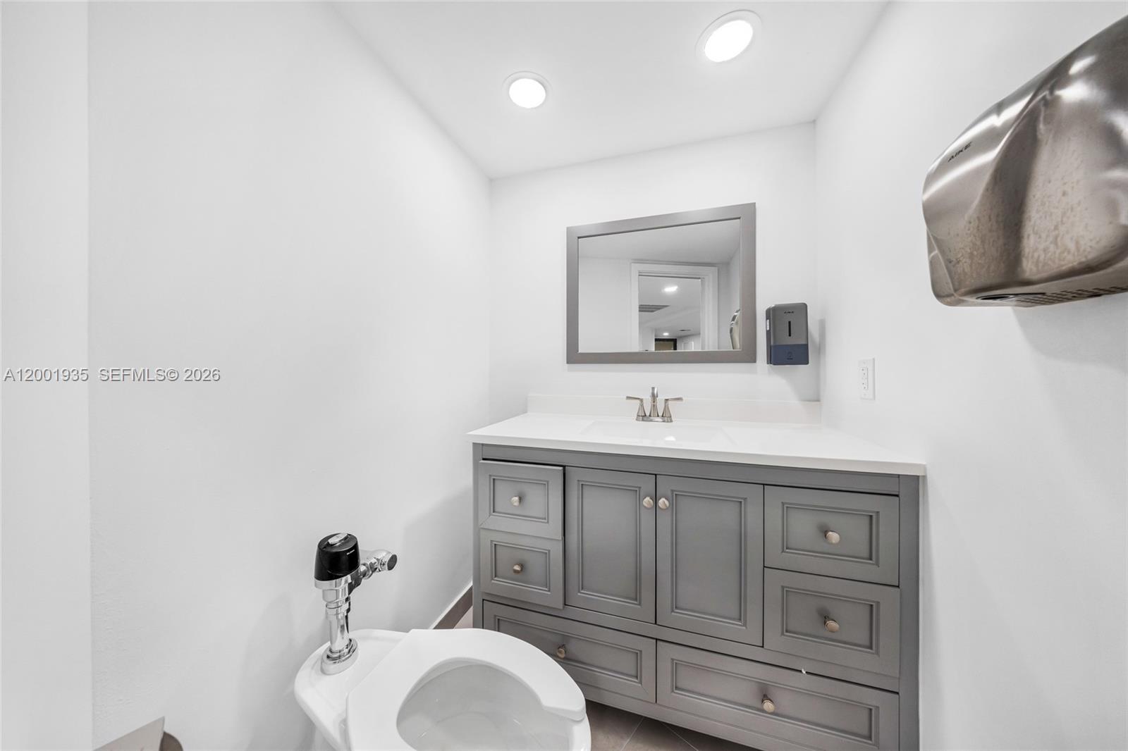 5401 Collins Ave Cu-9 Property Photo 13