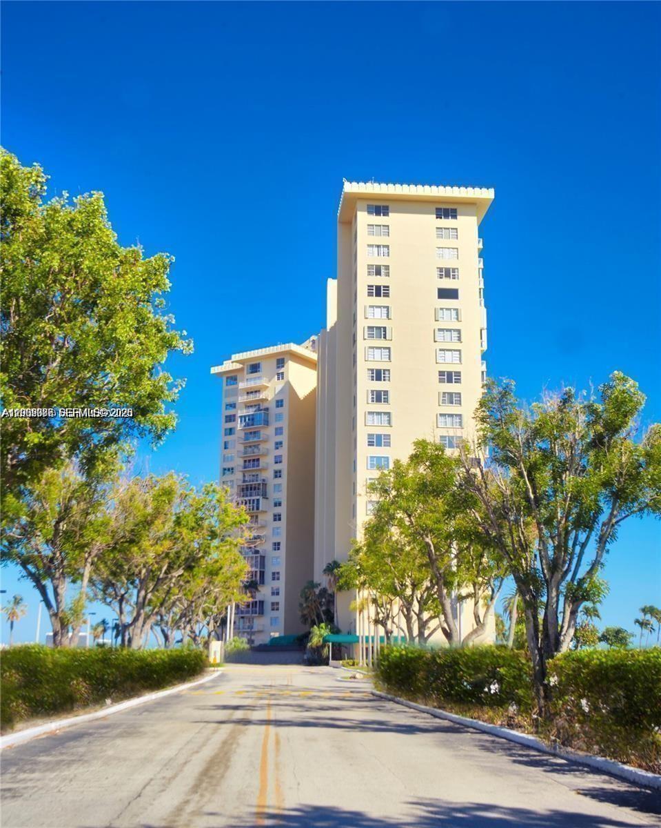 11111 Biscayne Blvd 18e Property Photo 1