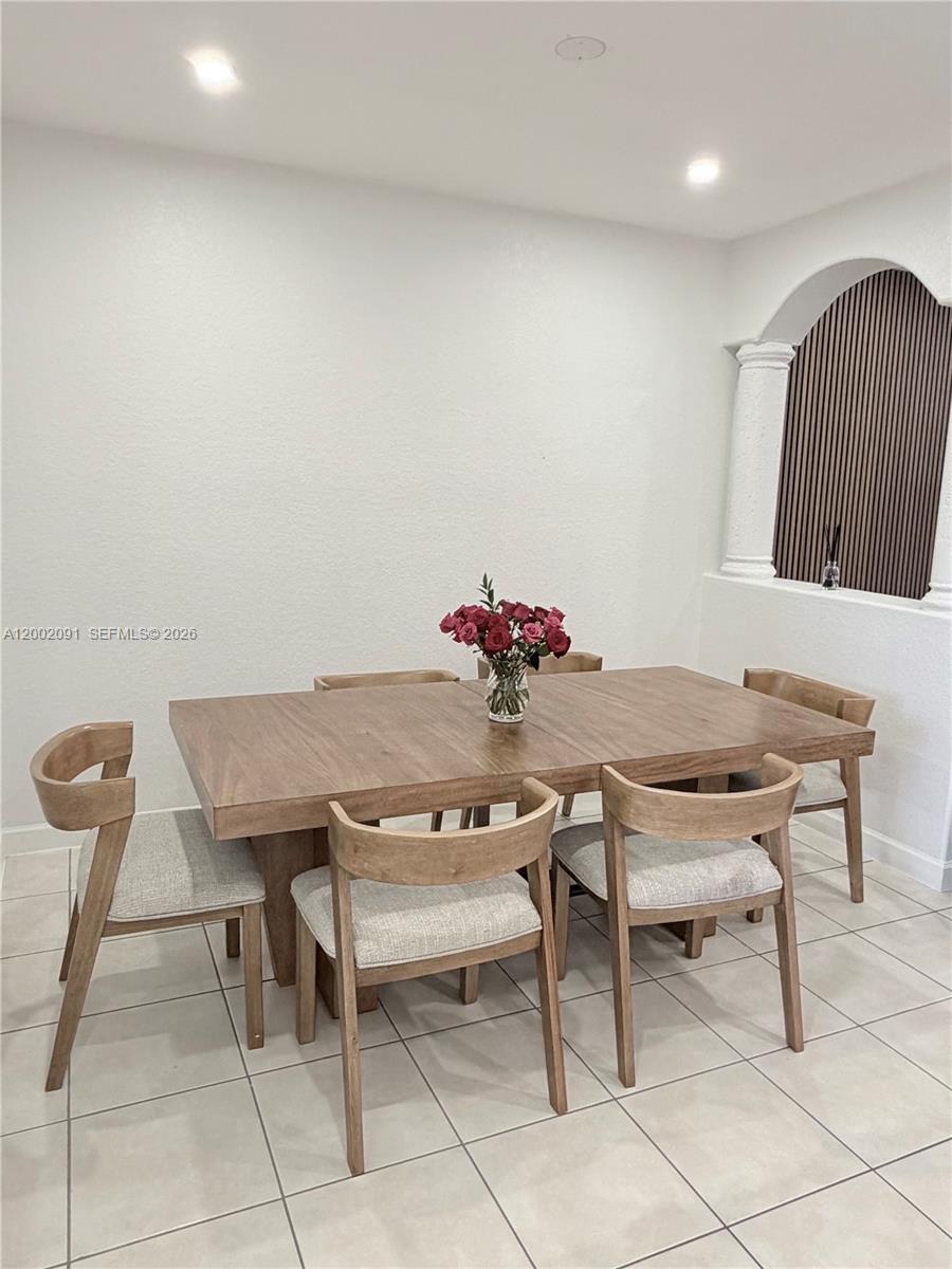 A12002091 Property Photo 3
