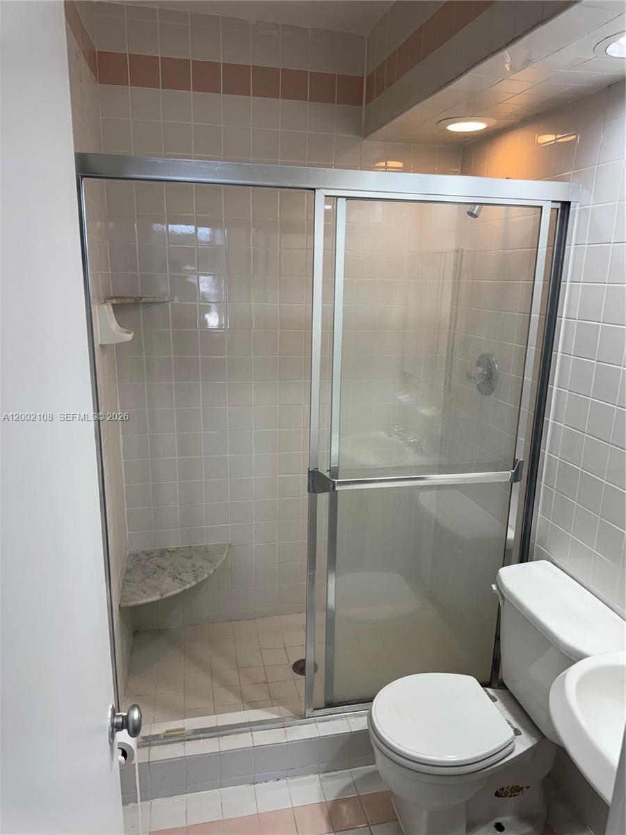 10281 E Bay Harbor Dr C2 Property Photo 8