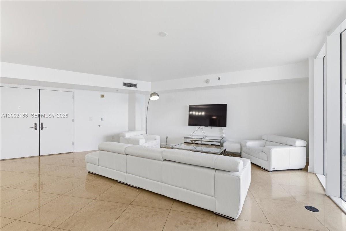 17201 Collins Ave 1107 Property Photo 7
