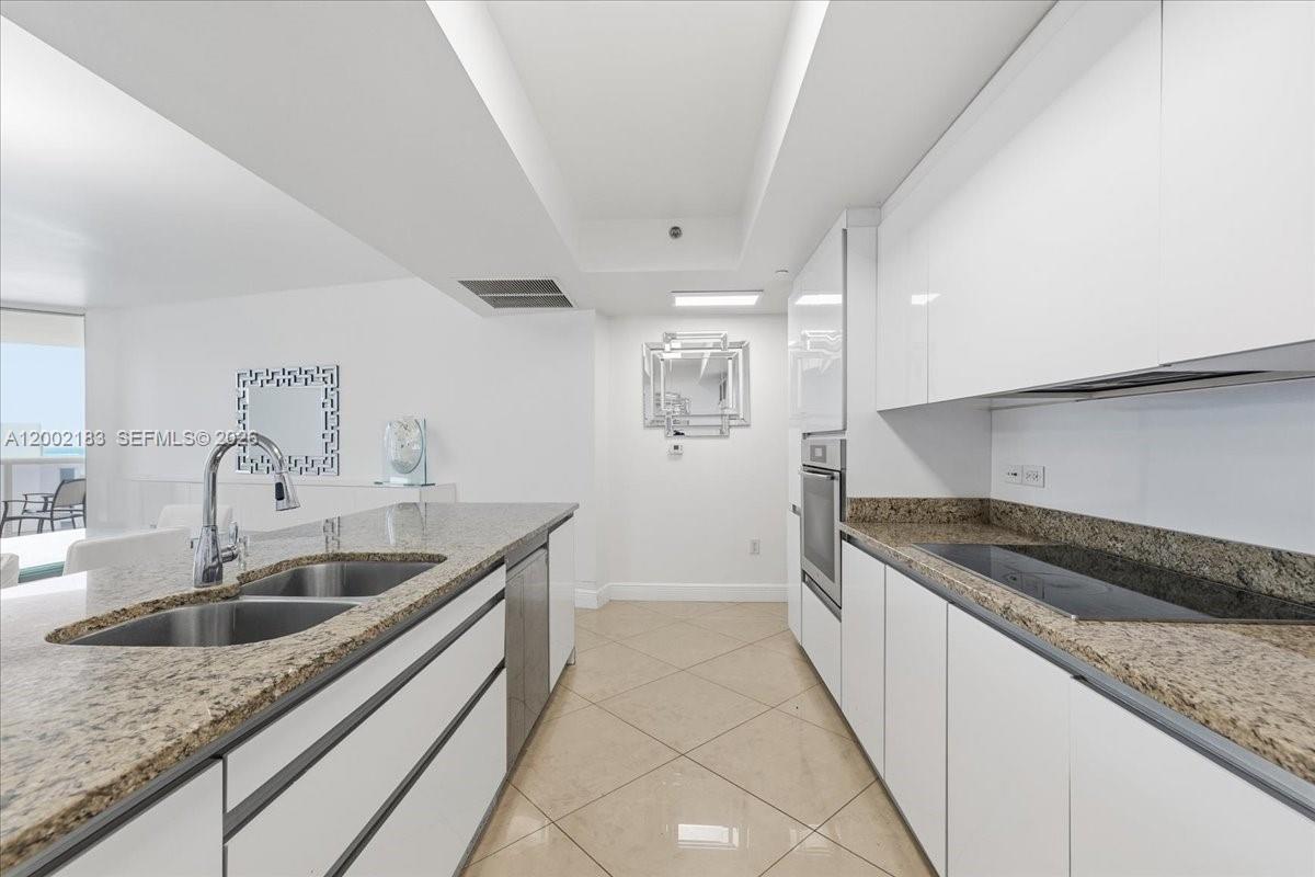 17201 Collins Ave 1107 Property Photo 9