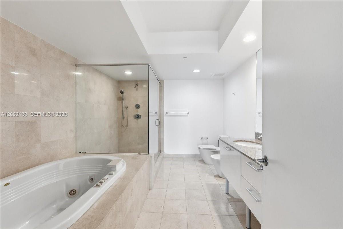17201 Collins Ave 1107 Property Photo 22
