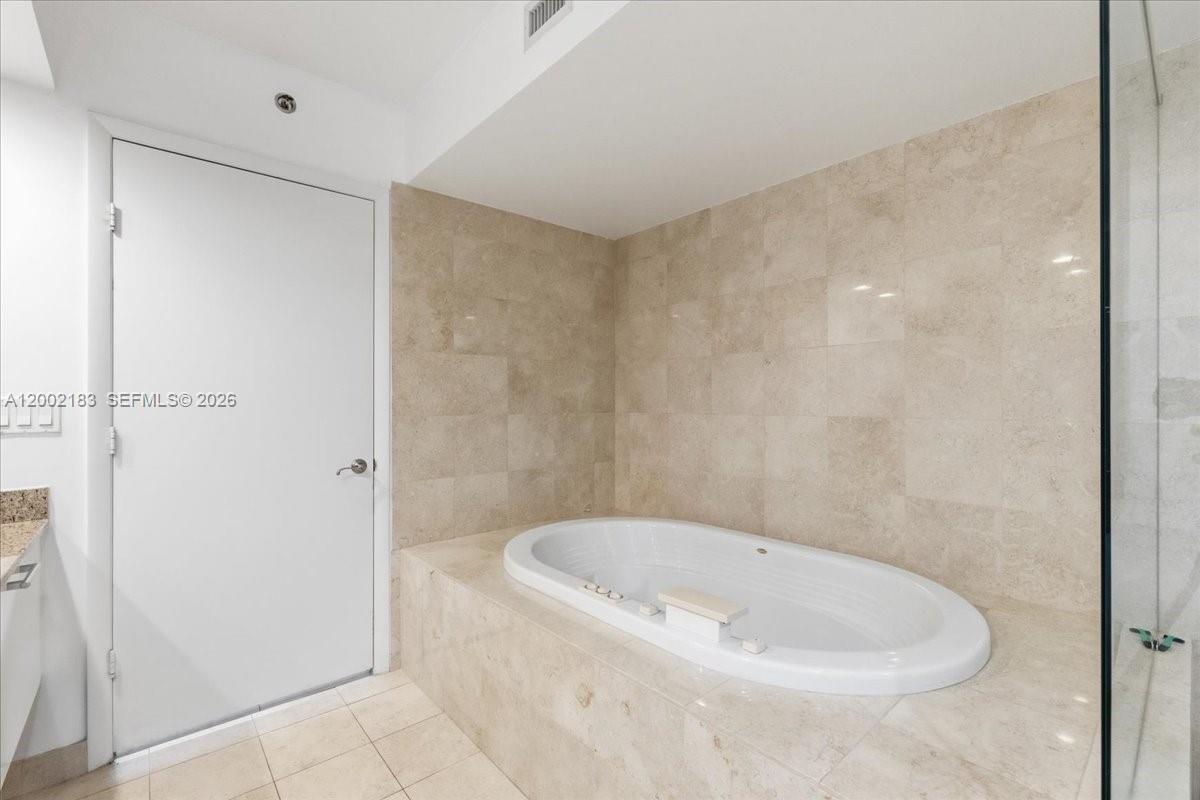 17201 Collins Ave 1107 Property Photo 24