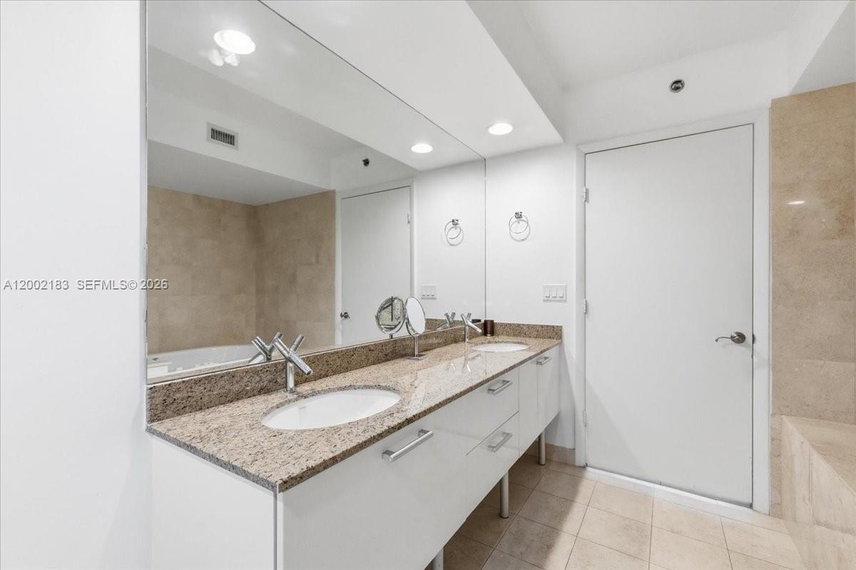 17201 Collins Ave 1107 Property Photo 25
