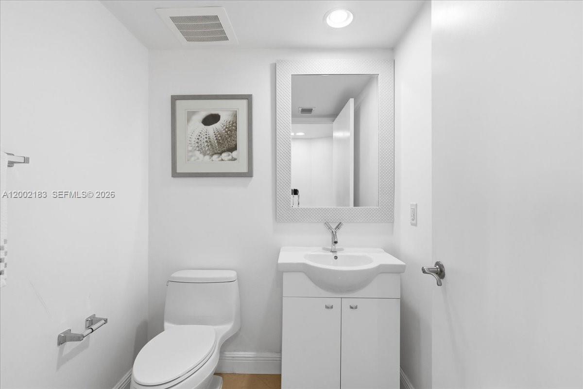 17201 Collins Ave 1107 Property Photo 26