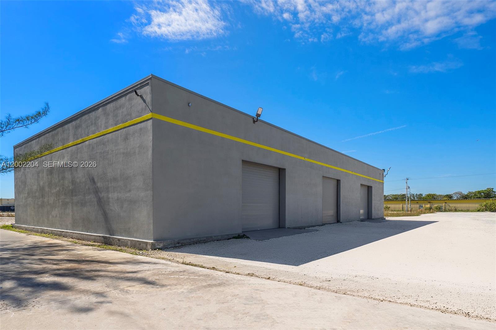 3080 Sheridan St Warehouse + Office Property Photo 3