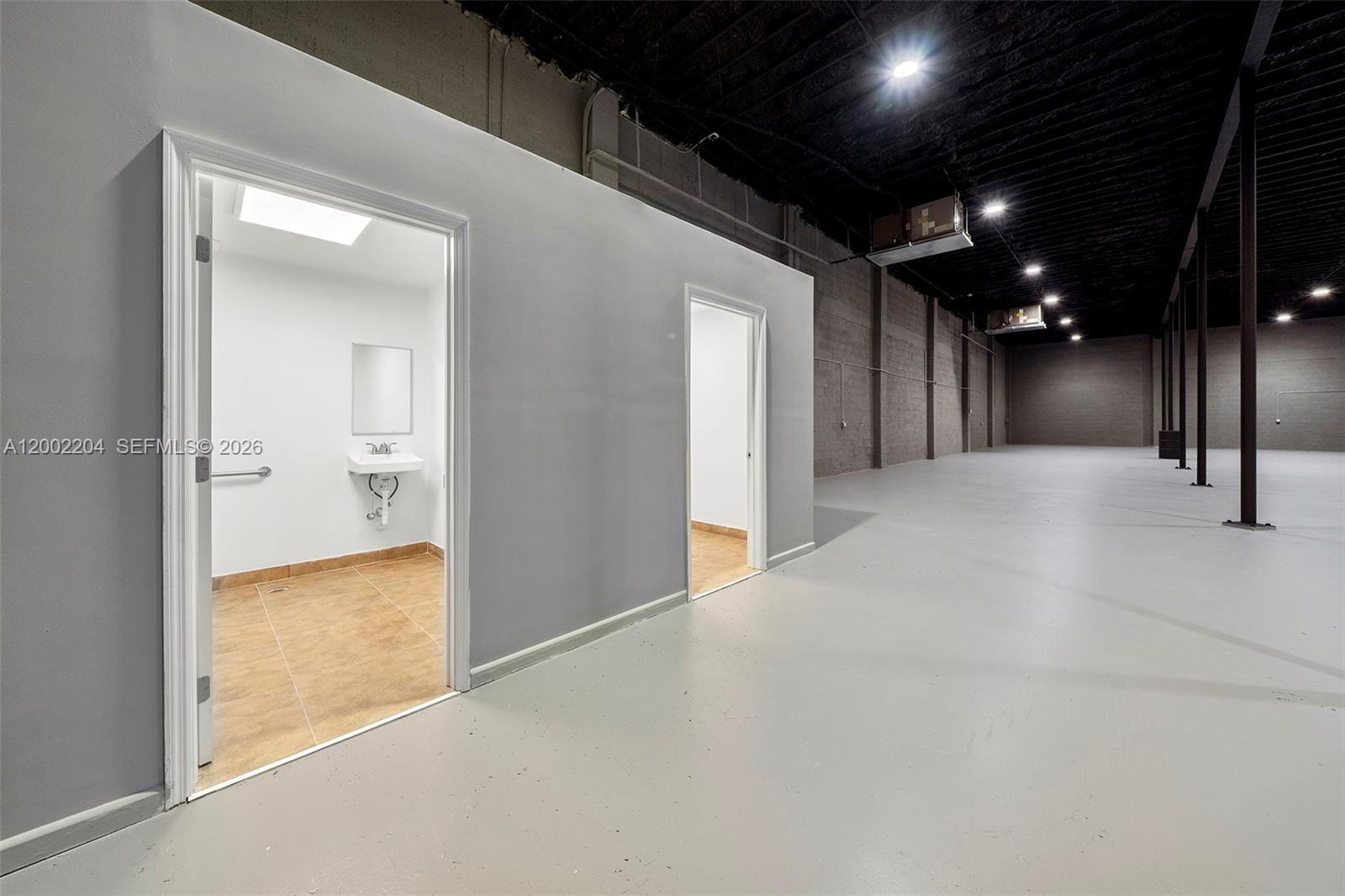 3080 Sheridan St Warehouse + Office Property Photo 13