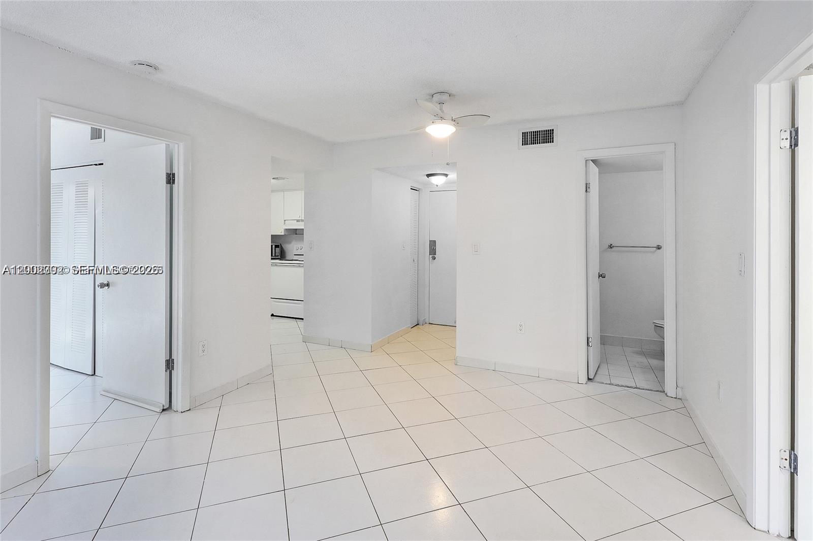 2600 Collins Ave 405 Property Photo 2