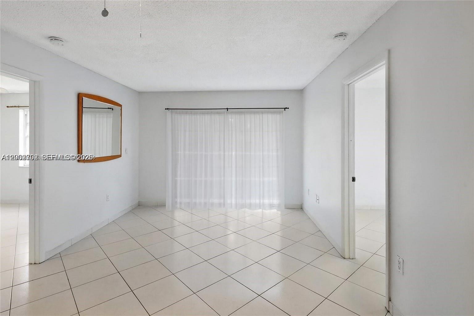 2600 Collins Ave 405 Property Photo 4