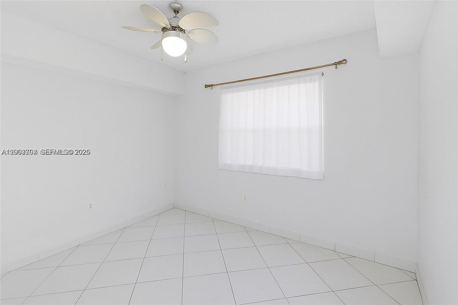 2600 Collins Ave 405 Property Photo 5