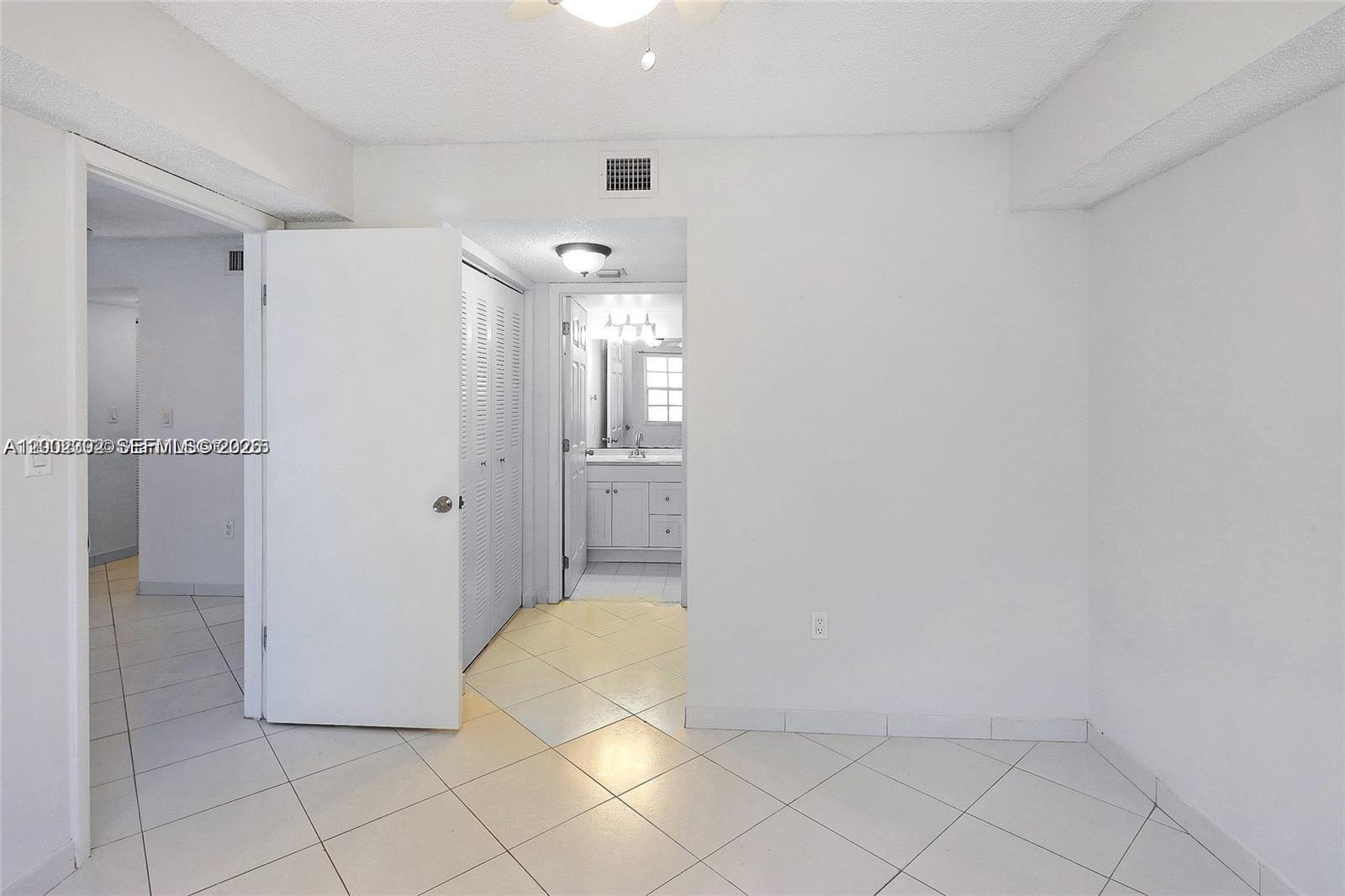 2600 Collins Ave 405 Property Photo 6