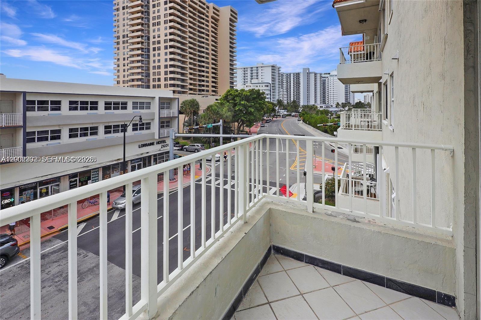 2600 Collins Ave 405 Property Photo 8