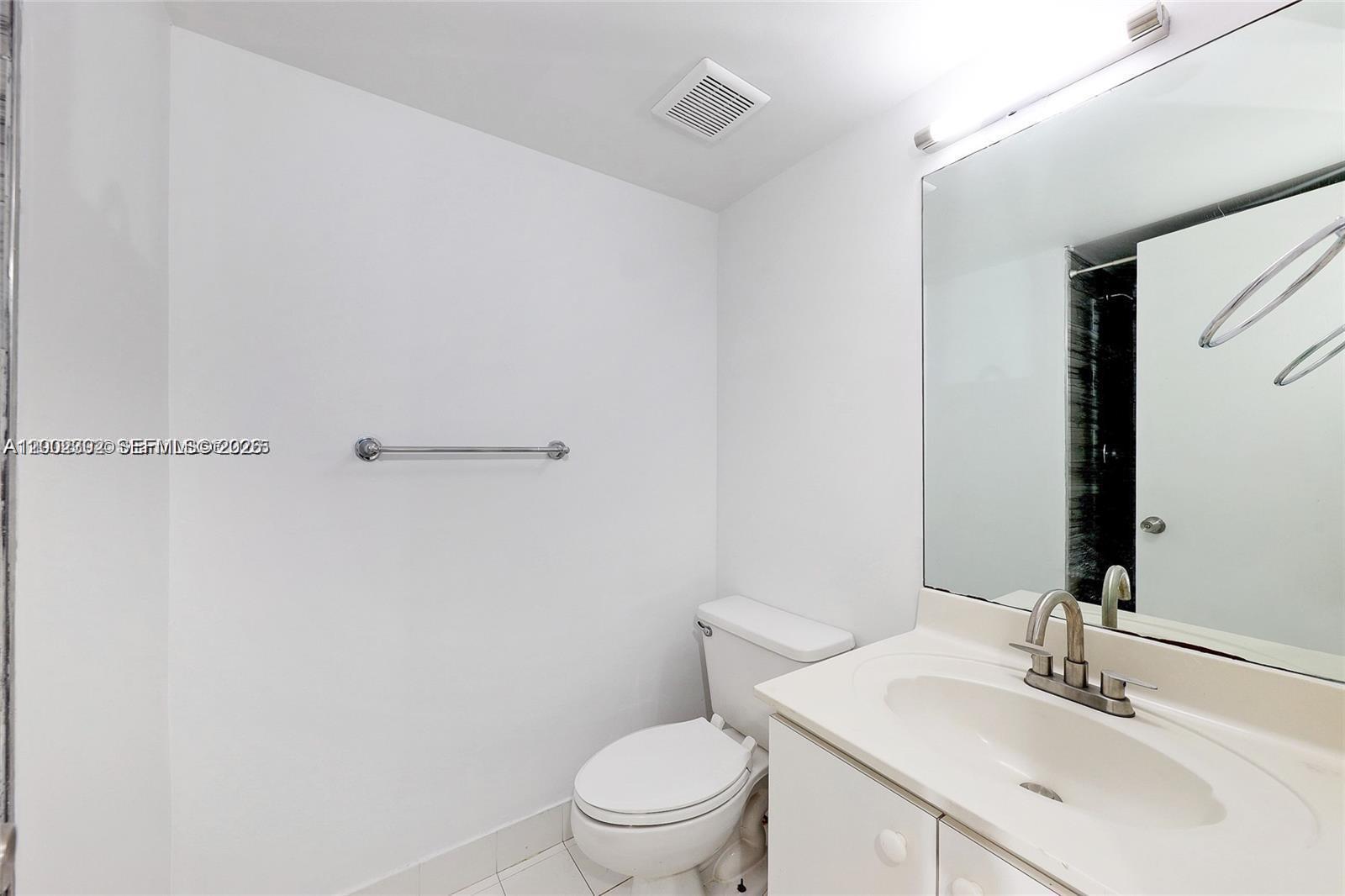 2600 Collins Ave 405 Property Photo 12