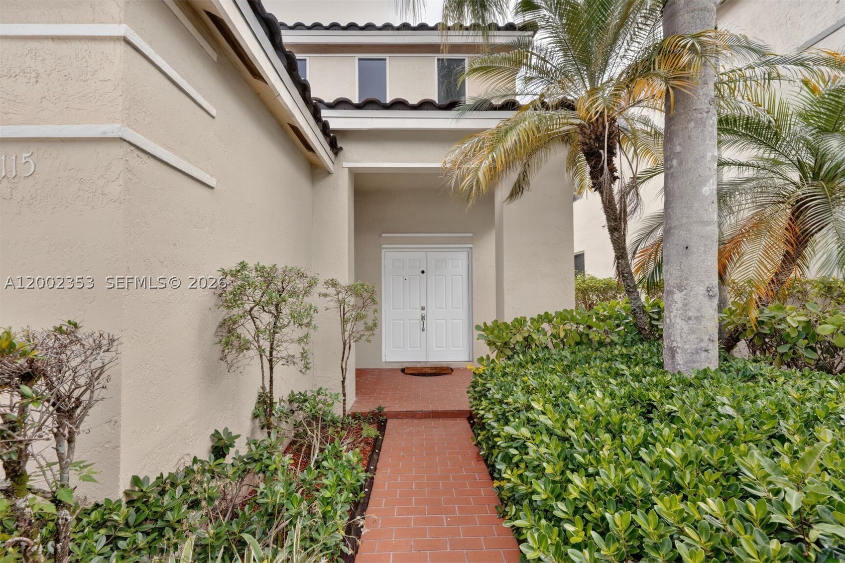 1115 Camellia Cir Property Photo 3