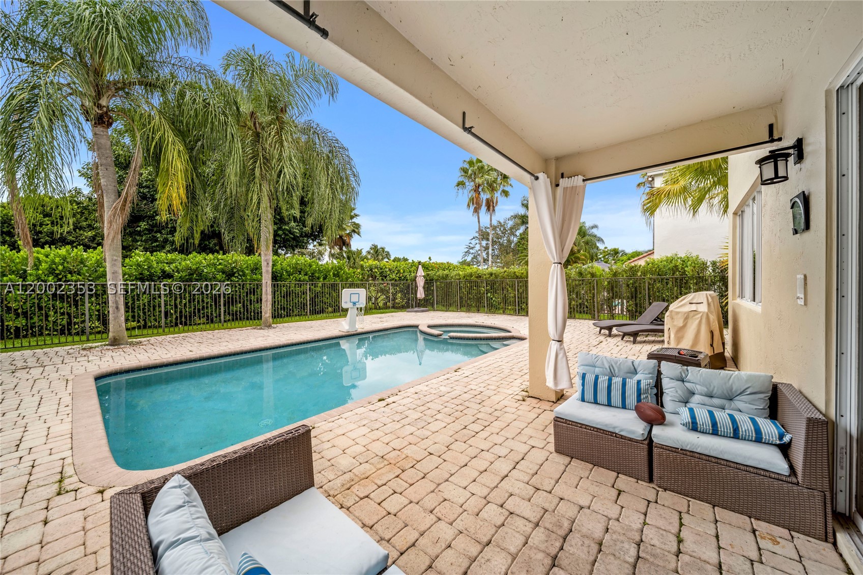 1115 Camellia Cir Property Photo 7