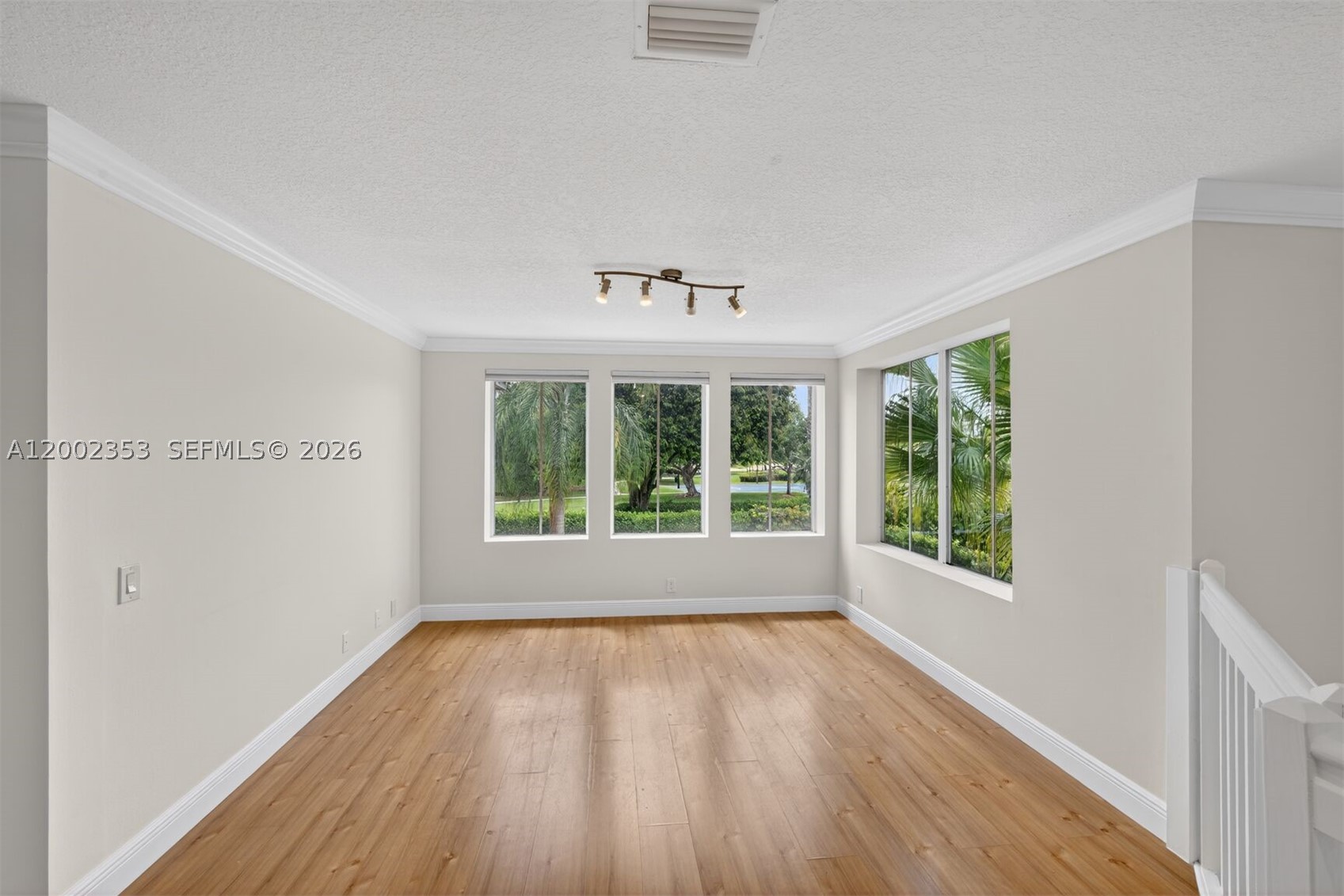 1115 Camellia Cir Property Photo 18