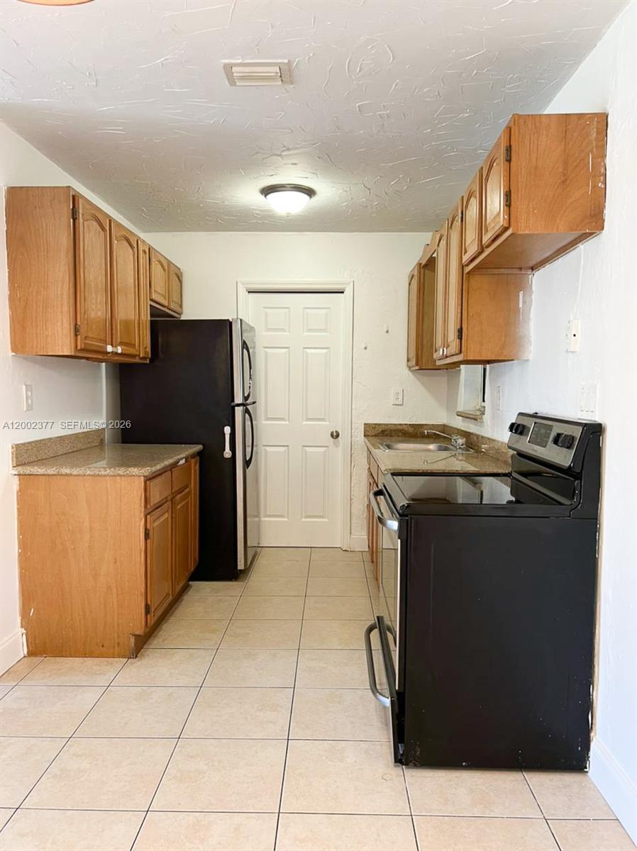 3461 Nw 17th St Property Photo 5