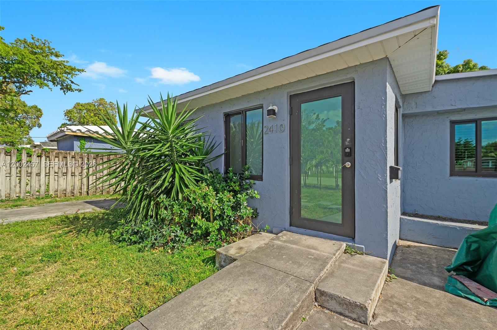 2410 Jackson St Property Photo 2
