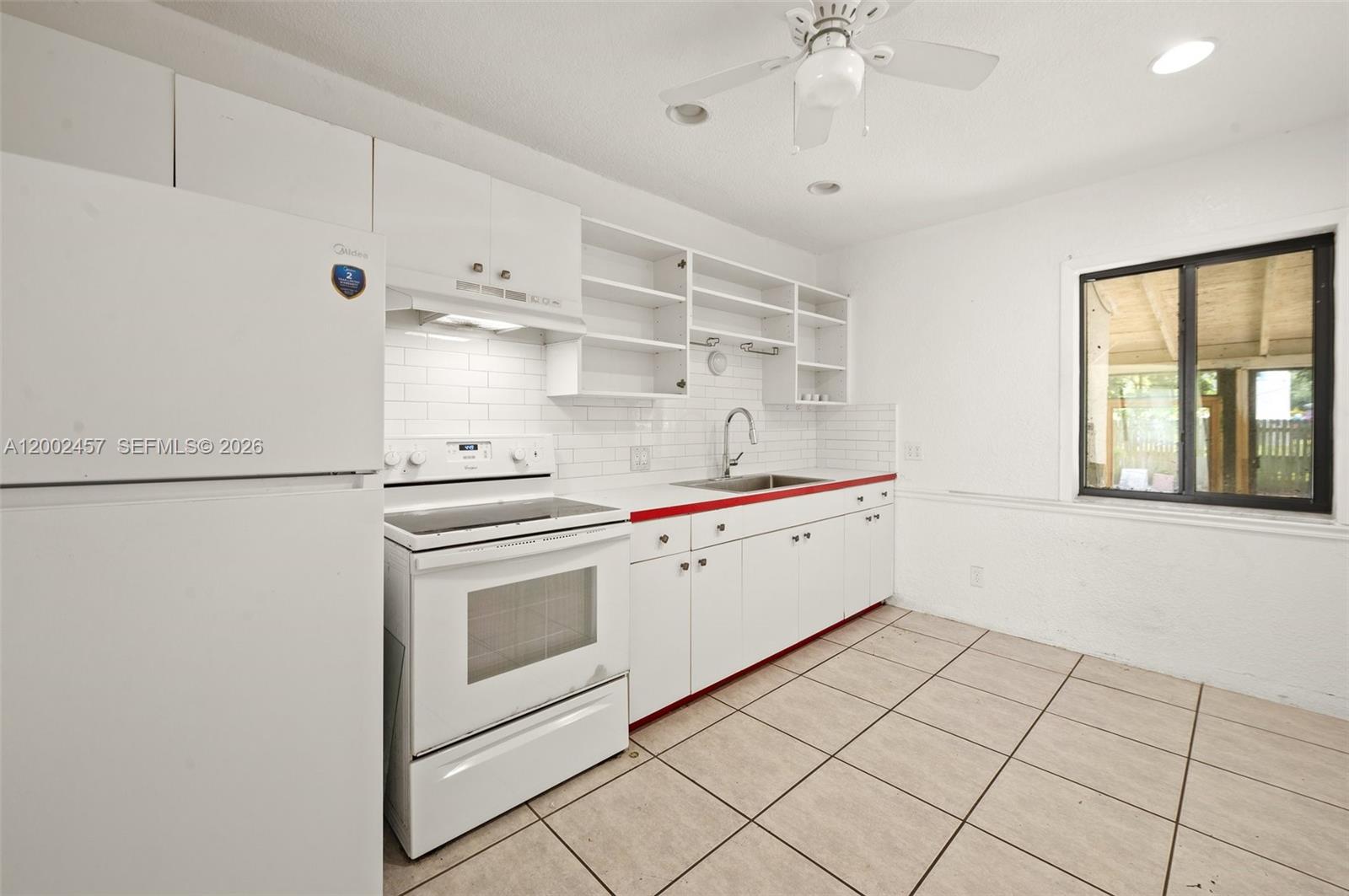 2410 Jackson St Property Photo 17
