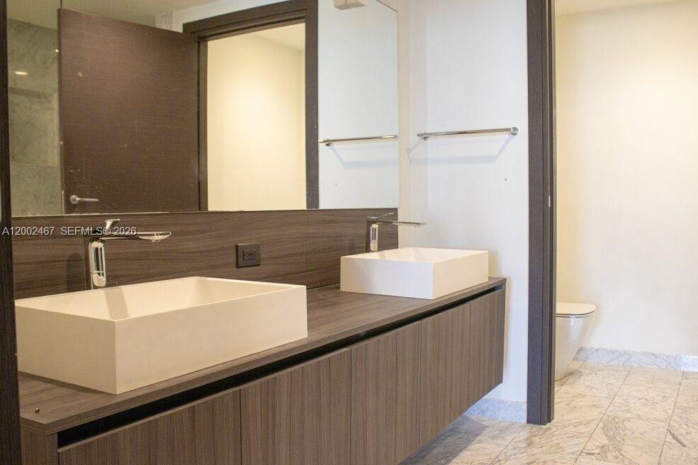 1000 Brickell Plz 1906 Property Photo 7