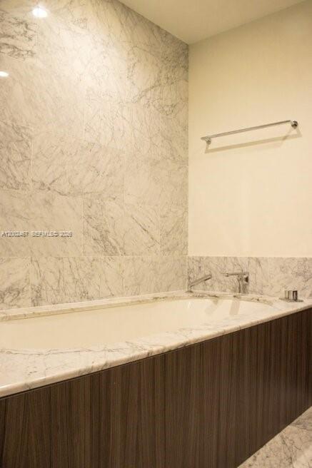 1000 Brickell Plz 1906 Property Photo 9