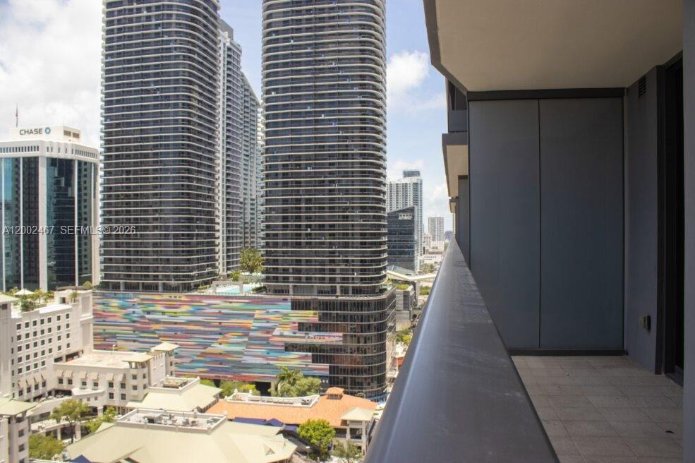 1000 Brickell Plz 1906 Property Photo 11