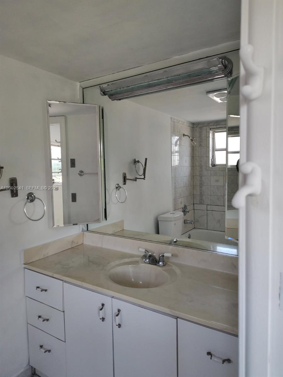 200 Ne 12th Ave 1c Property Photo 11