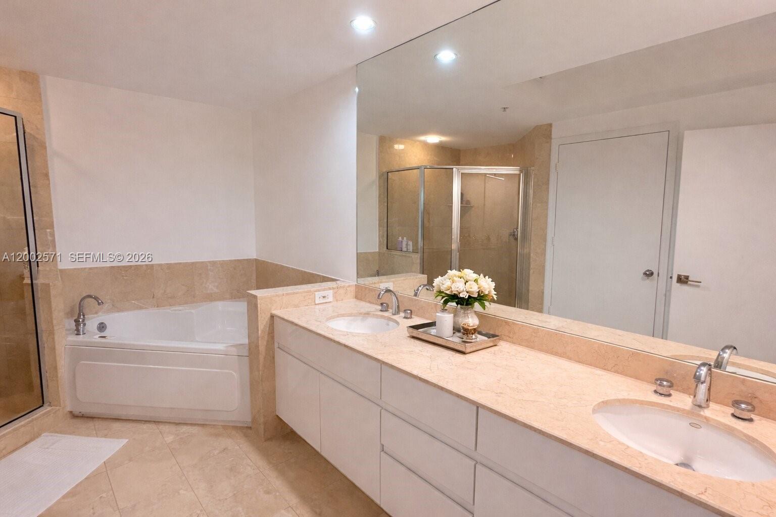 848 Brickell Key Dr 905 Property Photo 11