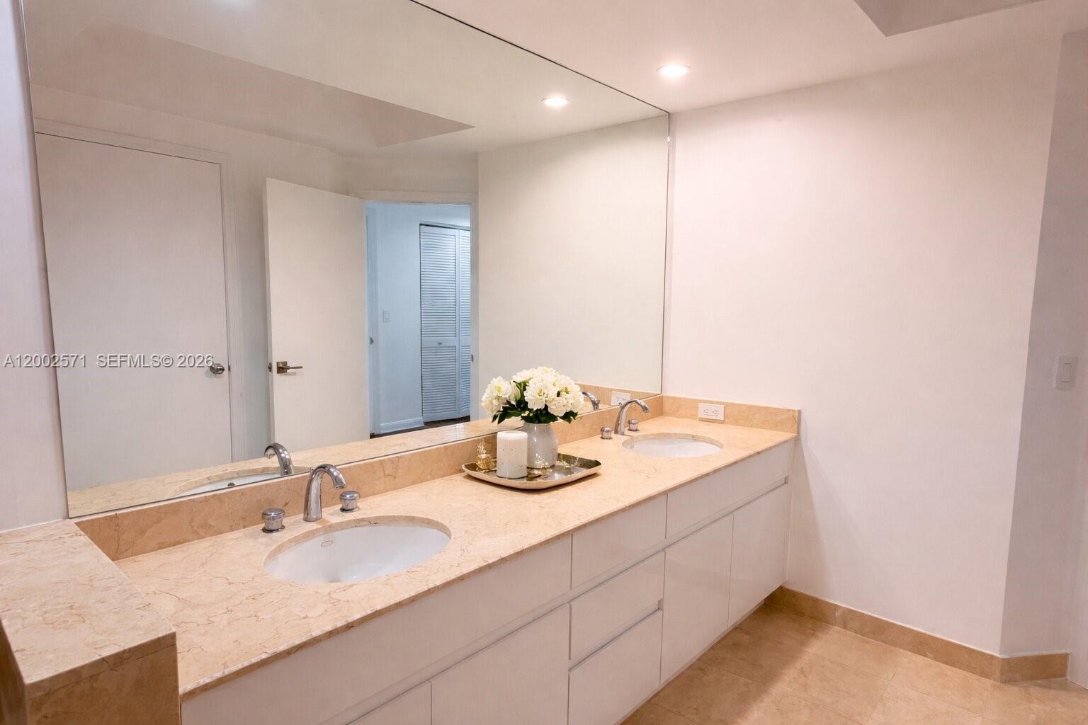 848 Brickell Key Dr 905 Property Photo 12