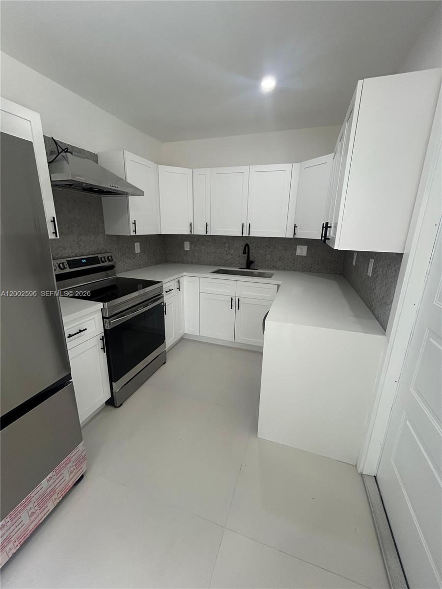 1242 Ne 145th St Property Photo 5
